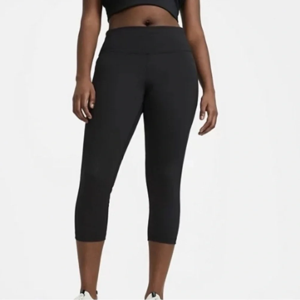 Nike Fast Crop Running Leggings- Brand New With Tags and sold out in stores